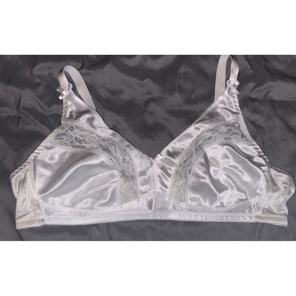 Plusform White Full Figure Instant Shaping Wirefree‎ Bra, Size 44C